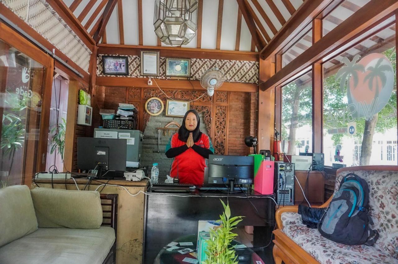 Wisma Pulau Merah Pasanggaran Экстерьер фото